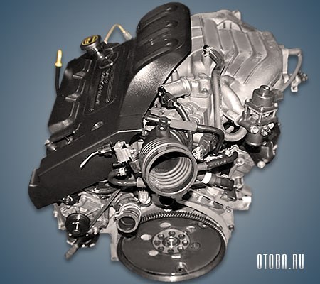 Мотор Mazda AJ-VE вид сбоку.