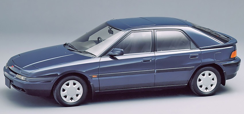 Mazda Familia 1990 года с бензиновым двигателем 1.5 литра