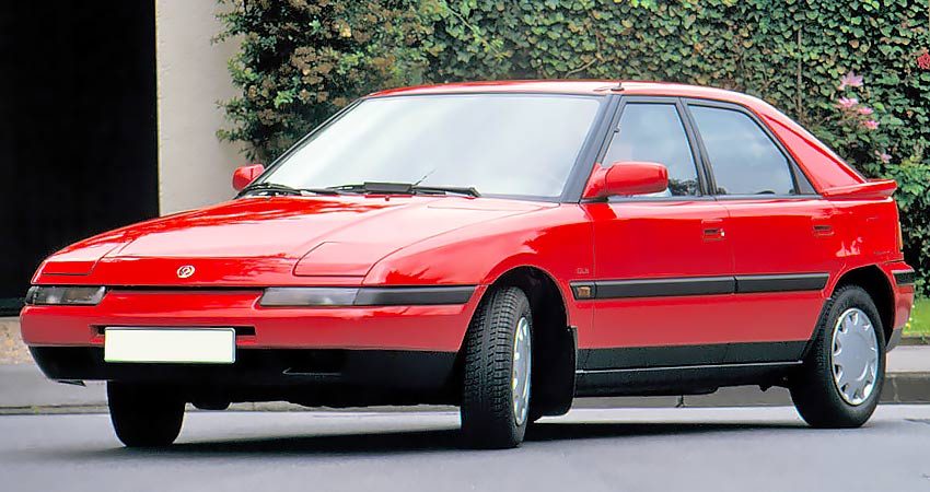 Mazda 323 1993 года с бензиновым двигателем 1.6 литра