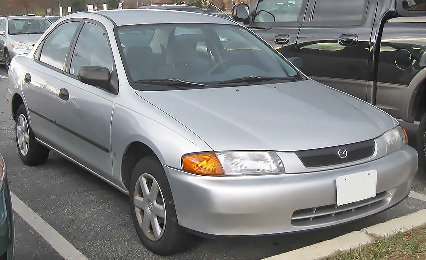 Mazda Protege 1996 года с бензиновым двигателем 1.8 литра