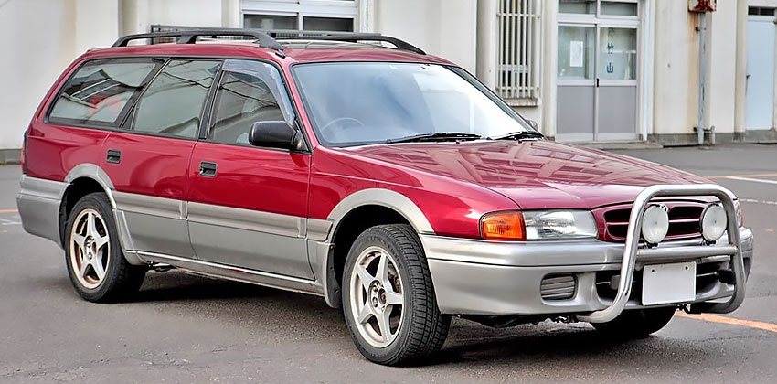 Mazda Capella Wagon 1996 года с бензиновым двигателем 2.0 литра