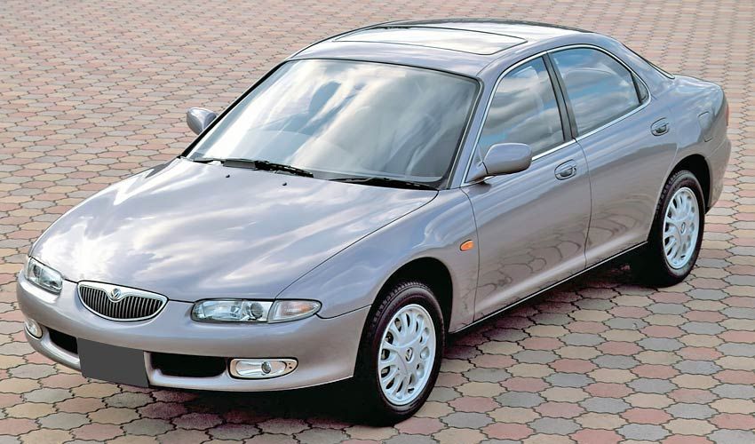 Mazda Eunos 500 1993 года с бензиновым двигателем 1.8 литра