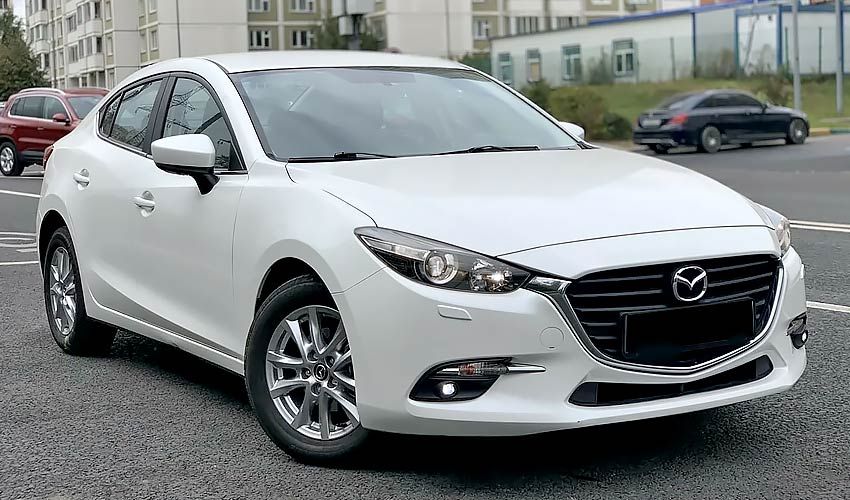 Mazda 3 2017 года с бензиновым двигателем 1.5 литра