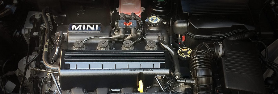 1.4-литровый бензиновый силовой агрегат Mini W10B14A под капотом Мини Купер.