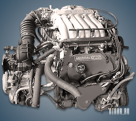 Двухлитровый бензиновый мотор Митсубиси 6G71 фото.