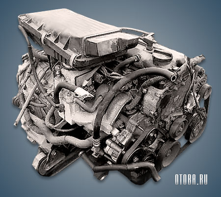 1.4-литровый бензиновый мотор Ниссан CGA3DE вид сзади.