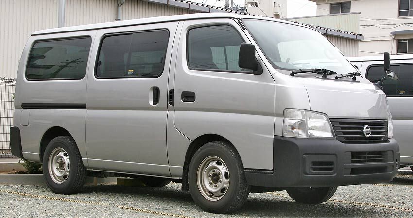 Nissan Caravan 2005 года с бензиновым двигателем 2.0 литра