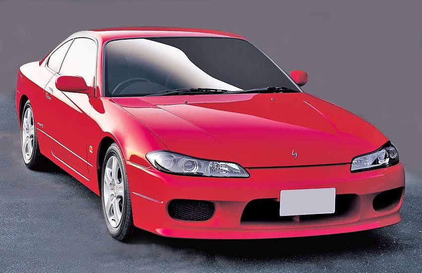 Nissan Silvia с бензиновым двигателем 2.0 литра 2000 года