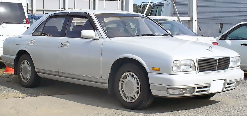 Nissan Cima с бензиновым двигателем 3.0 литра 1995 года