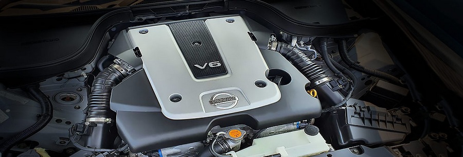 2.5-литровый бензиновый силовой агрегат Nissan VQ25HR под капотом Ниссан Скайлайн.