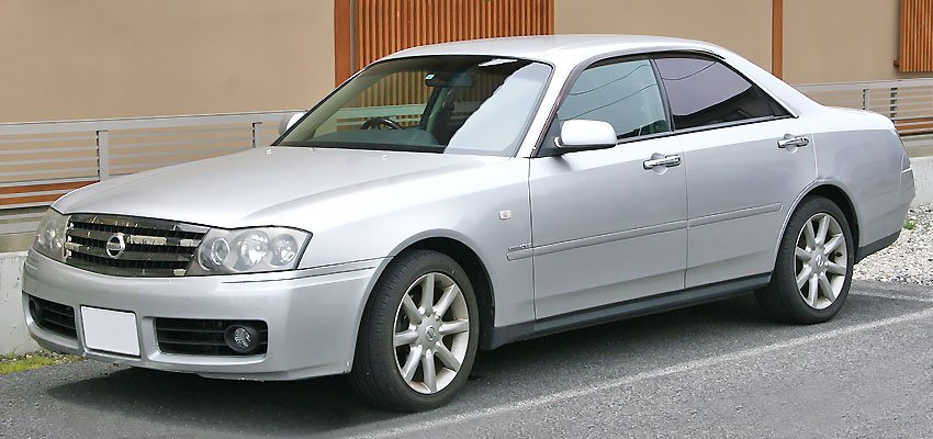 Nissan Gloria с бензиновым двигателем 3.0 литра 2003 года
