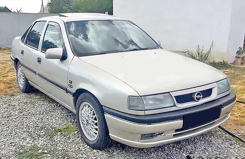 Opel Vectra с бензиновым двигателем 1.8 литра 1994 года