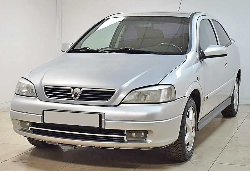 Opel Astra 2000 года с бензиновым двигателем 1.6 литра
