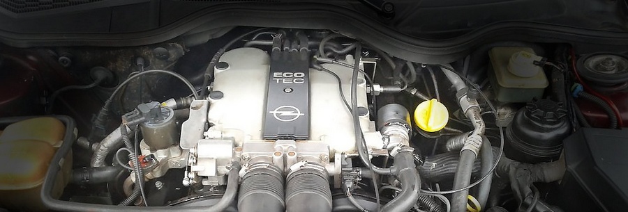 2.5-литровый бензиновый силовой агрегат X25XE под капотом Опель Омега.