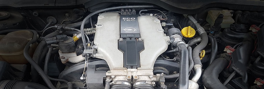 3.0-литровый бензиновый силовой агрегат Opel X30XE под капотом Опель Омега.