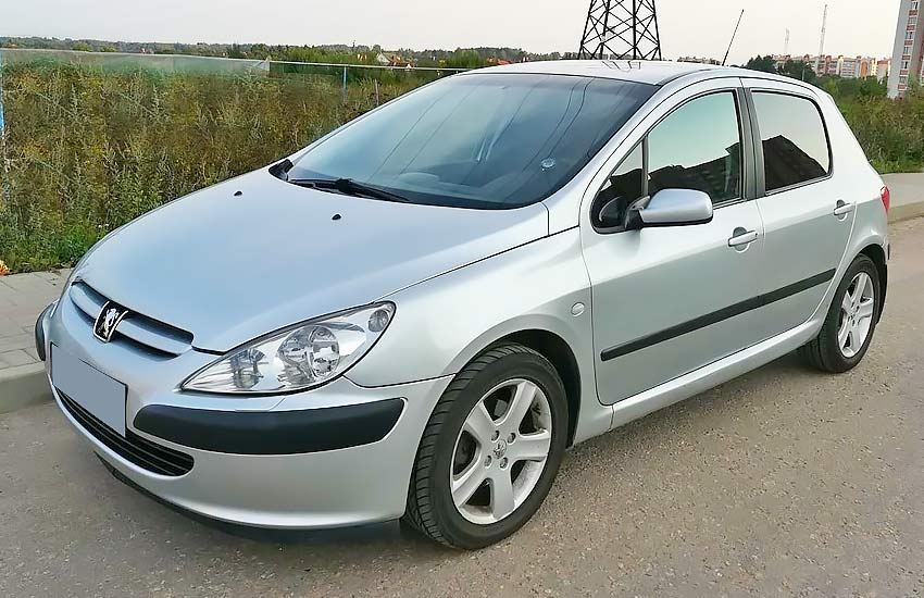 Peugeot 307 2005 года с бензиновым двигателем 1.4 литра