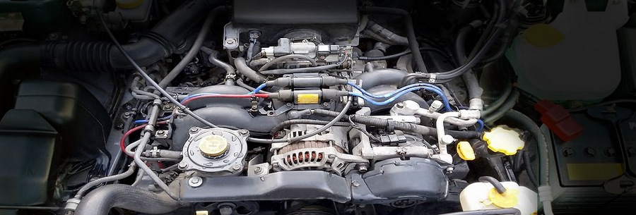 2.0-литровый бензиновый силовой агрегат Subaru EJ201 под капотом Субару Легаси.