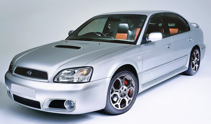 Subaru Legacy 2003 года с бензиновым двигателем 2.0 литра