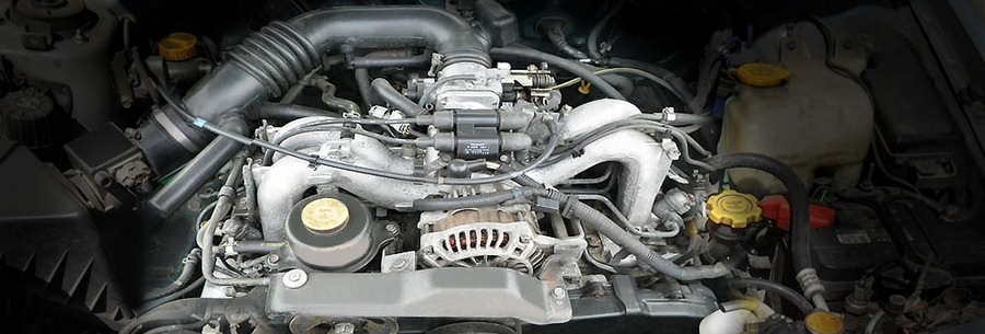 2.0-литровый бензиновый силовой агрегат Subaru EJ20E под капотом Субару Легаси.