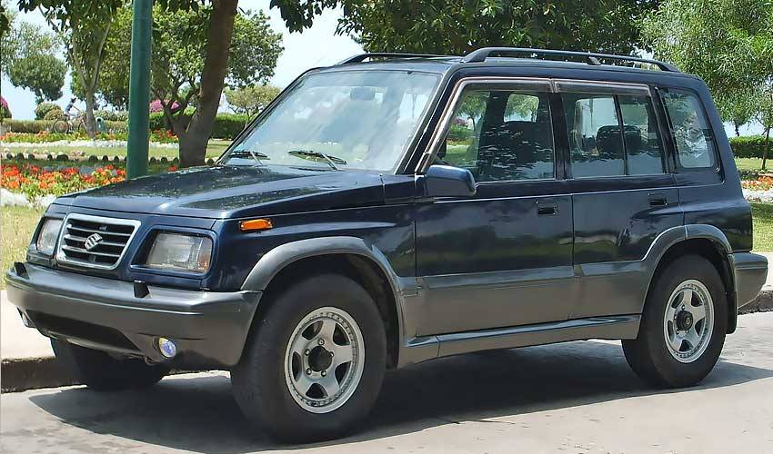 Suzuki Escudo с бензиновым двигателем 2.0 литра 1997 года