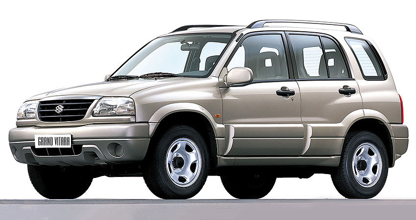 Suzuki Grand Vitara 2001 года с бензиновым двигателем 2.5 литра