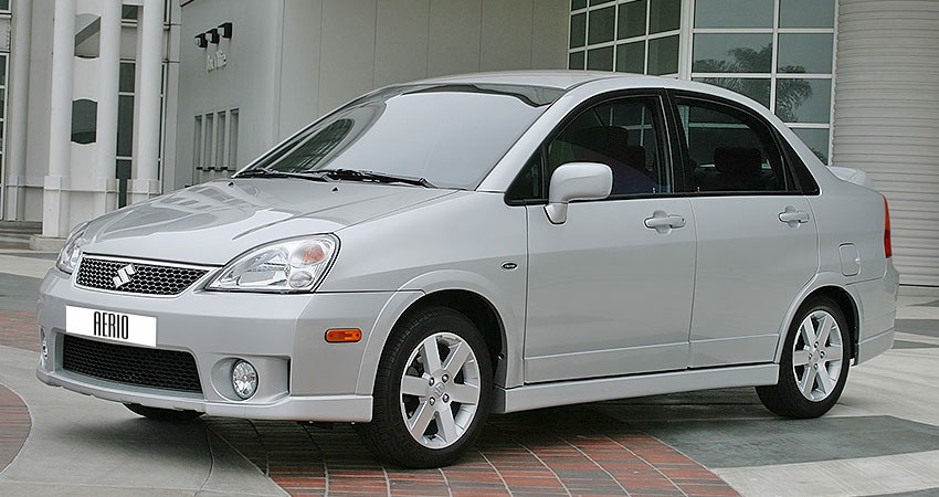 Suzuki Aerio с бензиновым двигателем 2.3 литра 2005 года