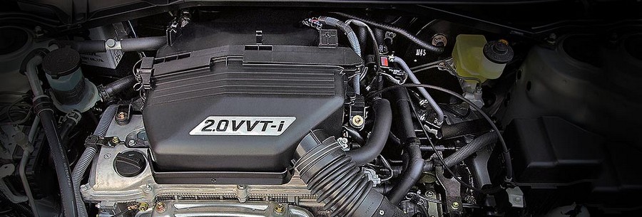 2.0-литровый бензиновый силовой агрегат Toyota 1AZ-FE под капотом Тойота RAV4.