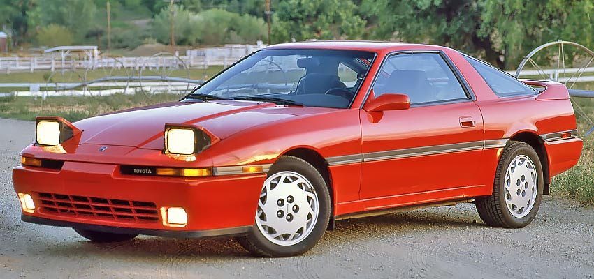 Toyota Supra с бензиновым двигателем 2.0 литра 1990 года