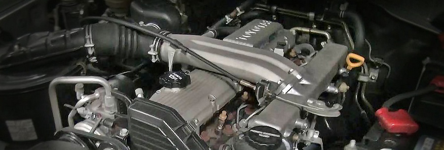 3.5-литровый дизельный силовой агрегат 1PZ под капотом Тойота Ленд Крузер.