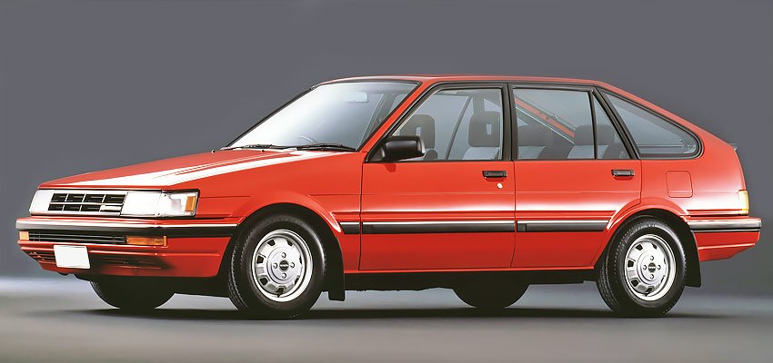 Toyota Corolla с бензиновым двигателем 1.3 литра 1987 года