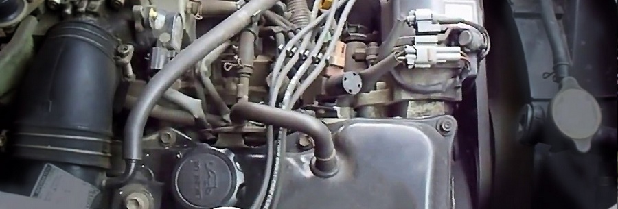 2.4-литровый бензиновый силовой агрегат 2RZ-E под капотом Тойота HiAce H100.