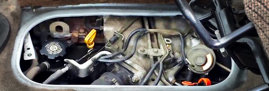 2.4-литровый бензиновый силовой агрегат Toyota 2TZ-FE под капотом Тойота Превия.
