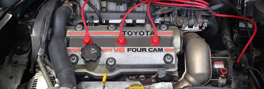 2.5-литровый бензиновый силовой агрегат 2VZ-FE под капотом Тойота Камри.