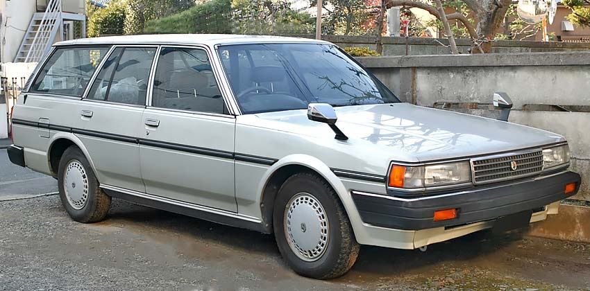 Toyota Mark II Van 1986 года с бензиновым двигателем 1.8 литра