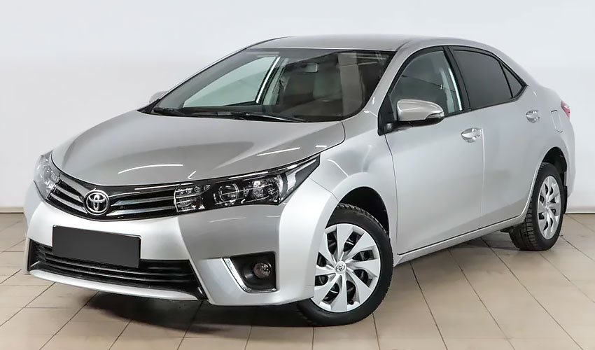 Toyota Corolla 2015 года с бензиновым двигателем 1.8 литра