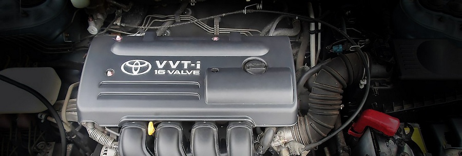 1.6-литровый бензиновый силовой агрегат Toyota 3ZZ-FE под капотом Тойота Авенсис.