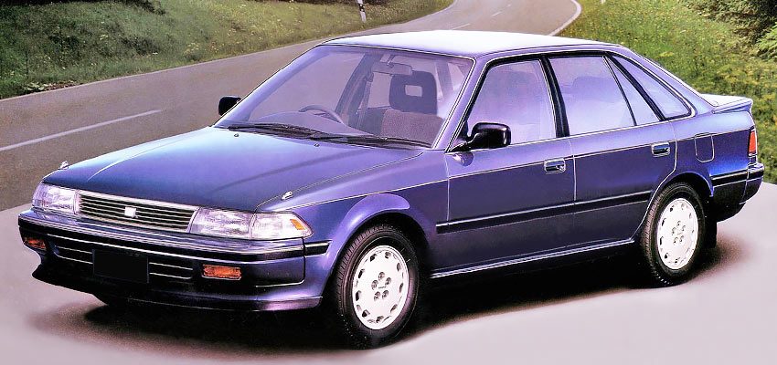 Toyota Corona с бензиновым двигателем 1.6 литра 1989 года