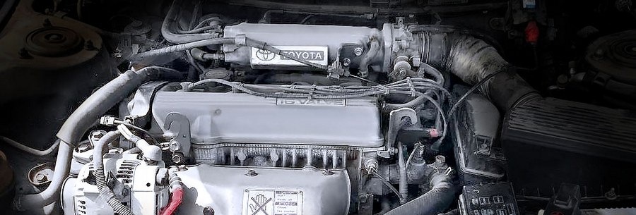 1.8-литровый бензиновый силовой агрегат Toyota 4S-FE под капотом Тойота Корона.