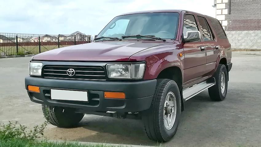 Toyota 4Runner 1990 года с бензиновым двигателем 2.2 литра