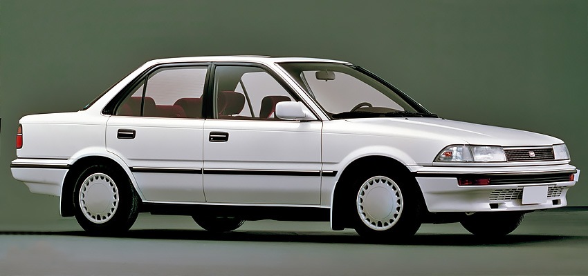 Toyota Corolla 1990 года с бензиновым двигателем 1.5 литра