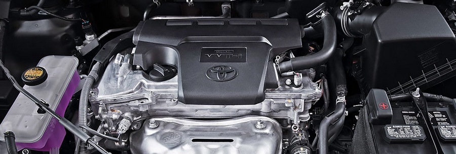 2.5-литровый бензиновый силовой агрегат Toyota 5AR-FE под капотом Тайота Камри.