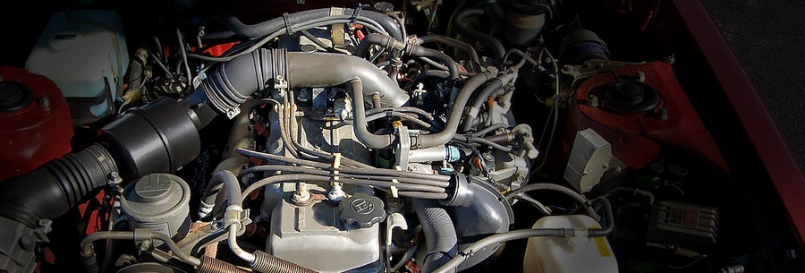 2.8-литровый бензиновый силовой агрегат Toyota 5M-EU под капотом Тойота Кроун.