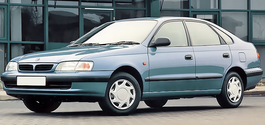 Toyota Carina 1996 года с бензиновым двигателем 1.8 литра