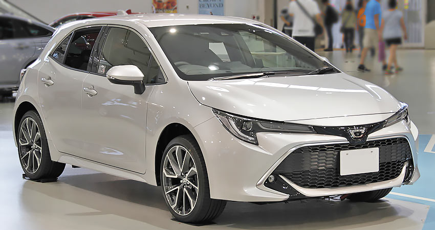 Toyota Corolla с бензиновым двигателем 2.0 литра 2019 года