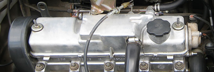 1.6-литровый бензиновый силовой агрегат ВАЗ 11183 под капотом Лада Калина.