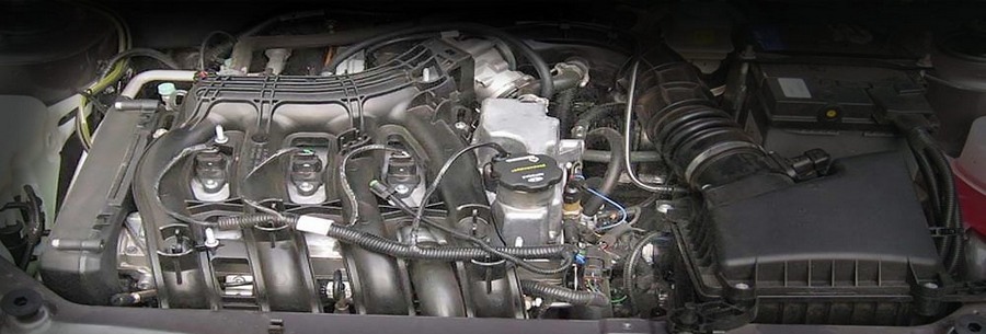 1.4-литровый бензиновый силовой агрегат ВАЗ 11194 под капотом Лада Калина.