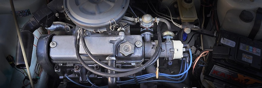1.3-литровый бензиновый силовой агрегат ВАЗ 2108 под капотом Лада 2108.