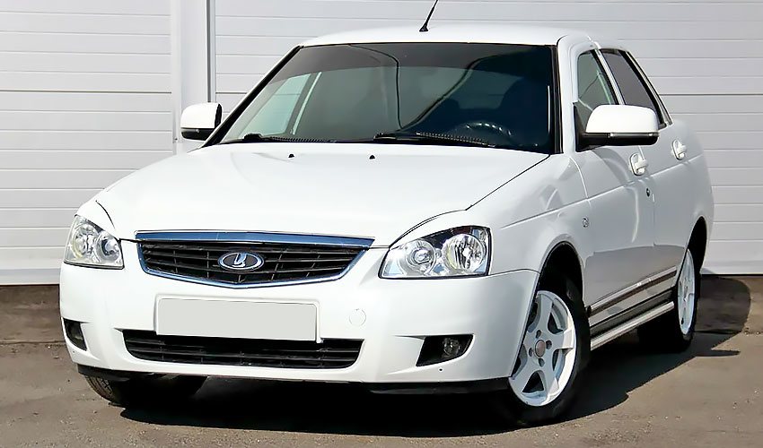 Lada Priora sedan с бензиновым двигателем 1.6 литра 2012 года