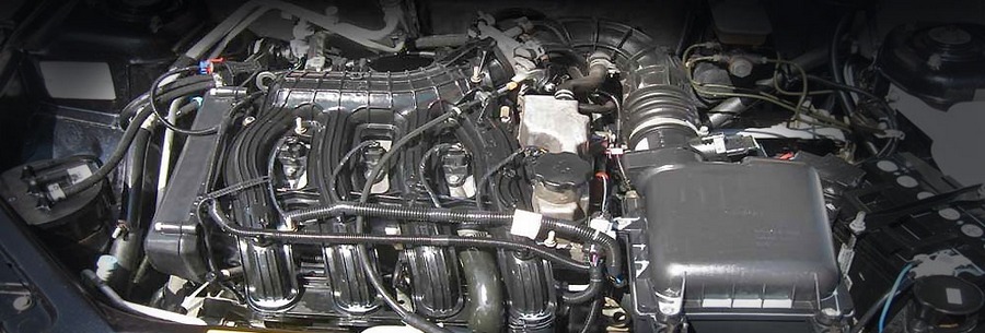 1.6-литровый бензиновый силовой агрегат ВАЗ 21124 под капотом Лада 2112.