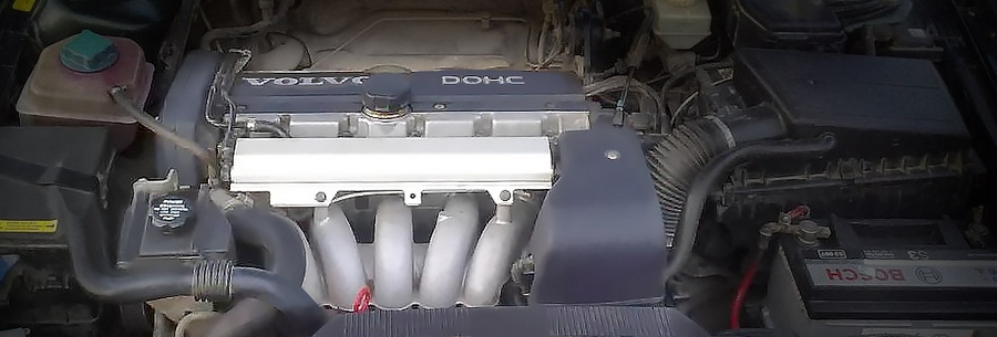 2.5-литровый бензиновый силовой агрегат Вольво B5252S под капотом Volvo S70.